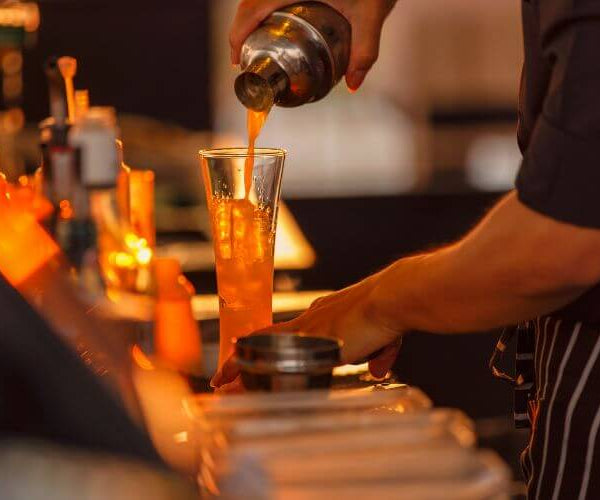 How Freelance Bartenders Can Enhance Their Presentation – Advanced Mixology