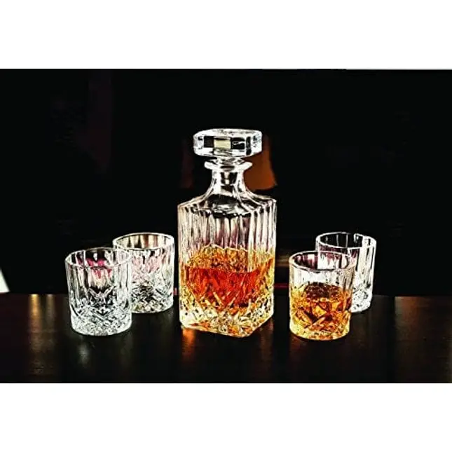Circleware Wellfort Whiskey Decanter Entertainment Set of 5, 1 Liquor Dispenser Beverage Bottle with Square Stopper and 4 Matching Bar Drinking Glasses, 710ml Carafe & 7.5 oz Cups, Clear