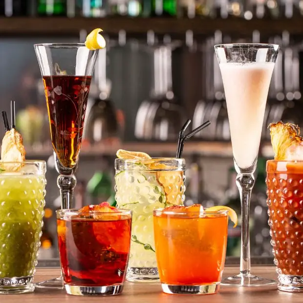 https://advancedmixology.com/cdn/shop/files/Cocktails_on_the_bar_counter.jpg?v=1676964055&width=620