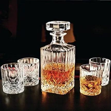 Circleware Wellfort Whiskey Decanter Entertainment Set of 5, 1 Liquor Dispenser Beverage Bottle with Square Stopper and 4 Matching Bar Drinking Glasses, 710ml Carafe & 7.5 oz Cups, Clear