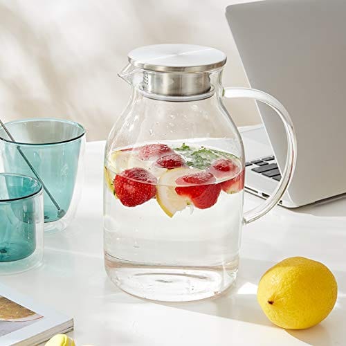 2.0 Liter Clear Glass Pitcher with Handle, Lid and Spout for Water, Iced  Tea, Carafe, Hot or Cold Beverages, Fruit Juice, High-Heat Resistance,  Kitchen and Refrigerator Organization (68 oz)
