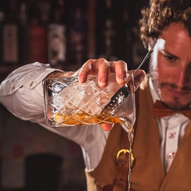 Tebery Seamless Crystal Cocktail Mixing Glass for Stirring Drinks, 16Oz Thick Bottom Bar Mixing Pitcher, Stirring Glass Drink Maker for Bar, Bartenders